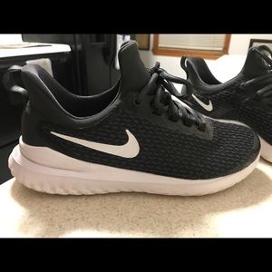 Nike Renew Rival Women’s Athletic Shoe 9.5